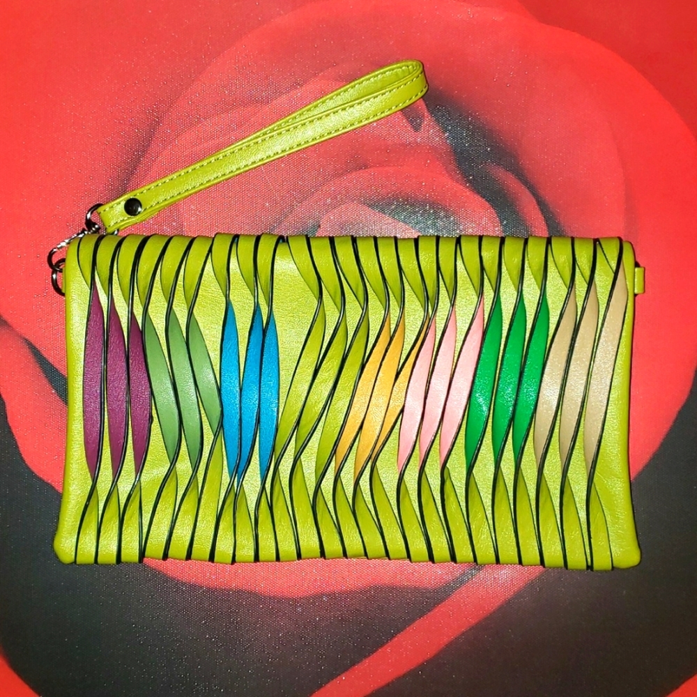 Mellow World Clutch